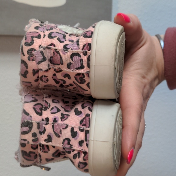 Blowfish Malibu Kids | Pink & Black Leopard Hearts Hi-Top Sneaker Size 9 - Picture 4 of 7